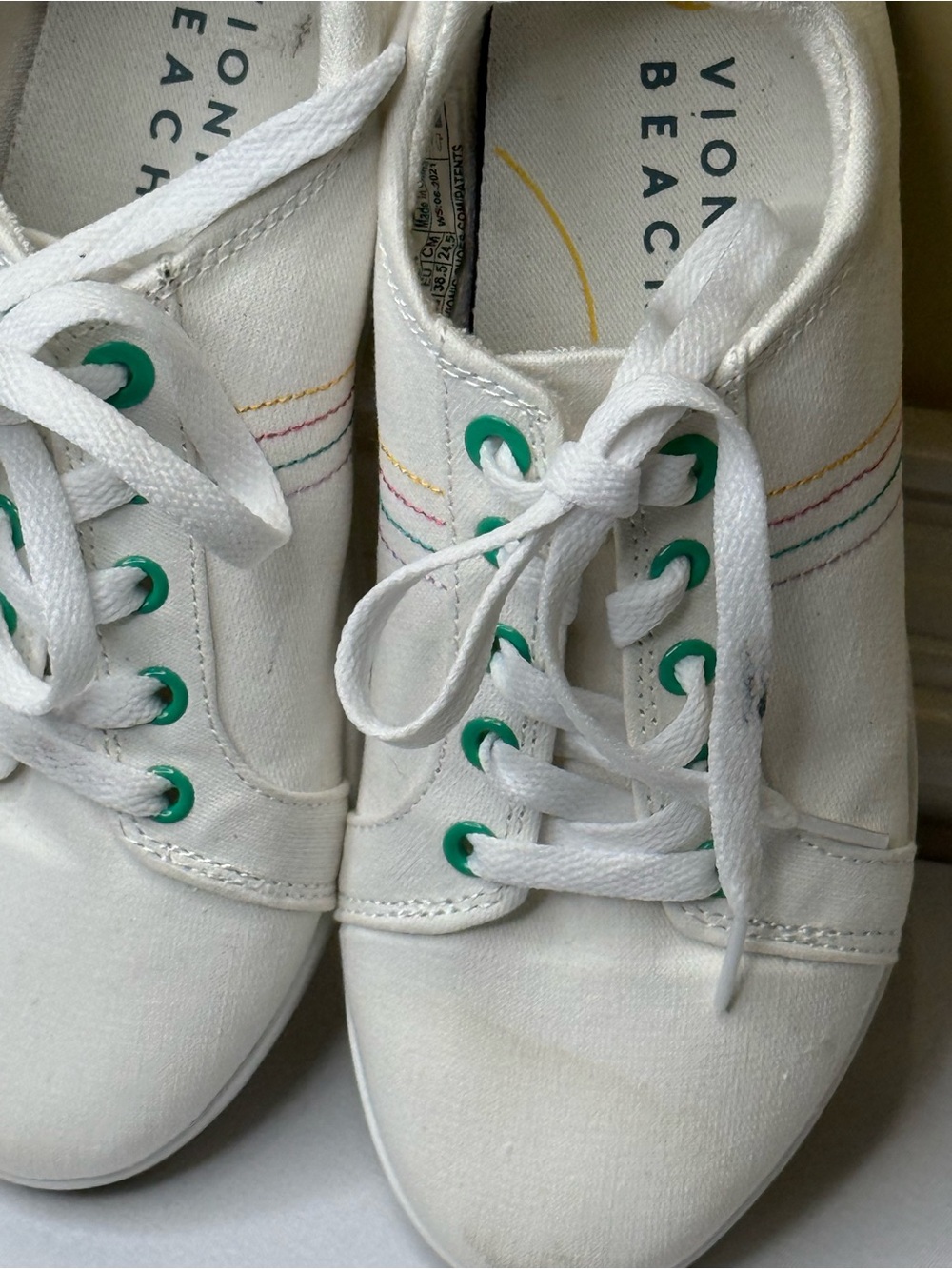 Vionic Beach Tennis Shoes Size 7.5